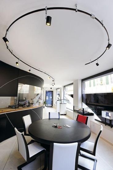 ROUND MAGNETIC TRACK